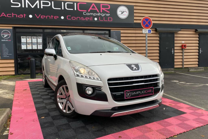 PEUGEOT 3008 HYBRID4